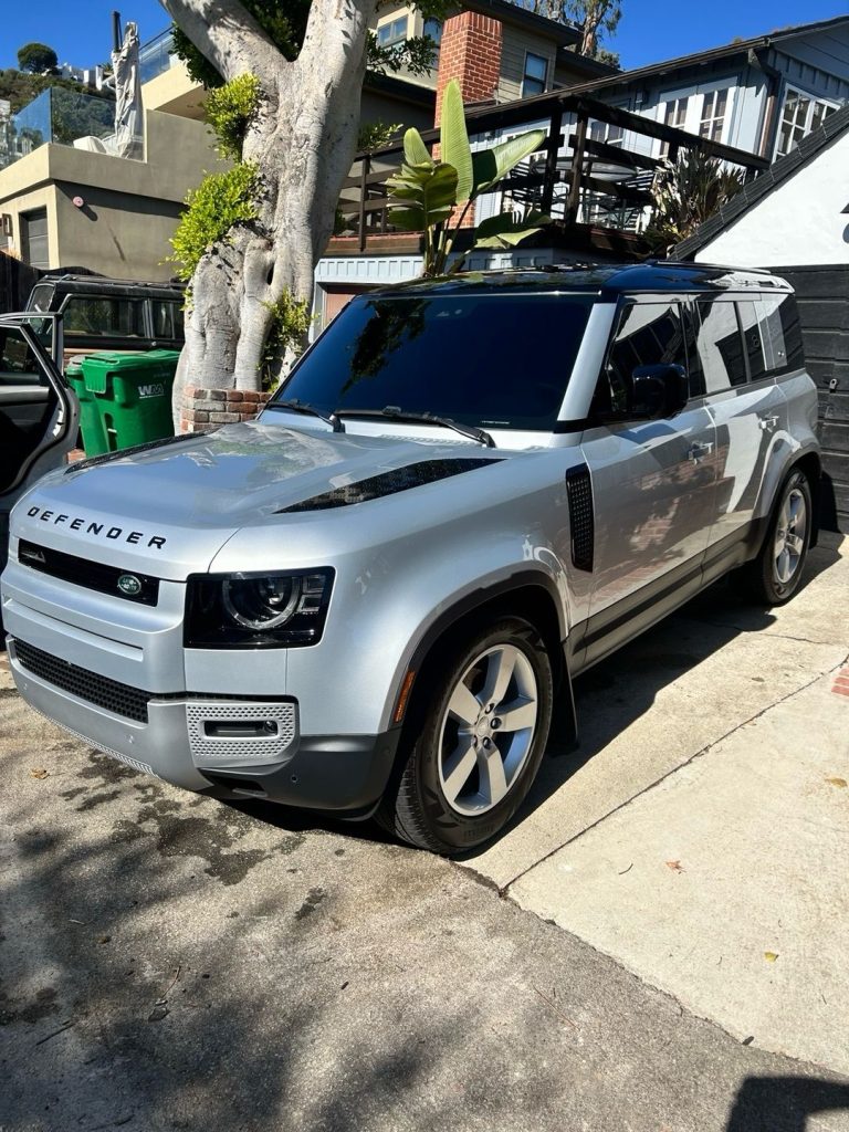 Land Rover Defender — exterior detail